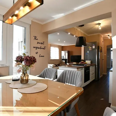 Sun-lit Apartment *