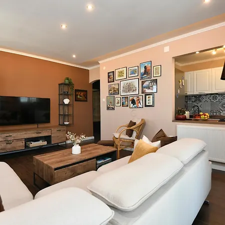 Sun-lit Apartment *